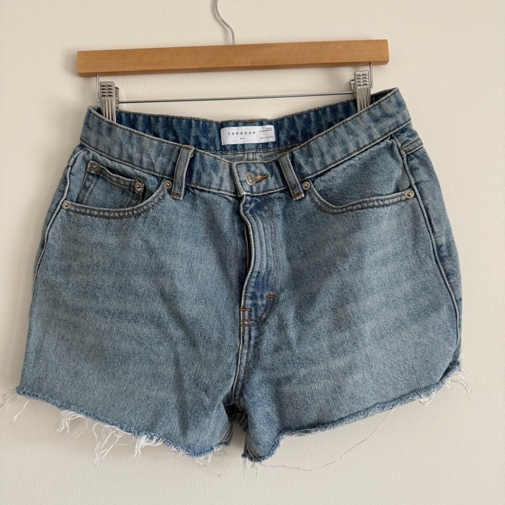 Topshop Mom Jean Shorts – Size 8 Pettite, Raw Hem